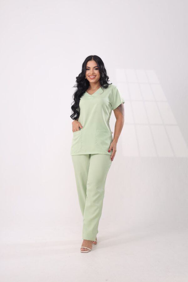 Scrub Liso Tradicional (Verde abacate) - Image 3