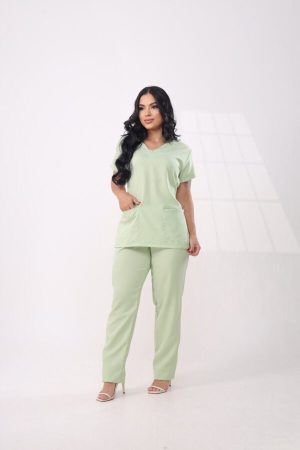 Scrub Liso Tradicional (Verde abacate)