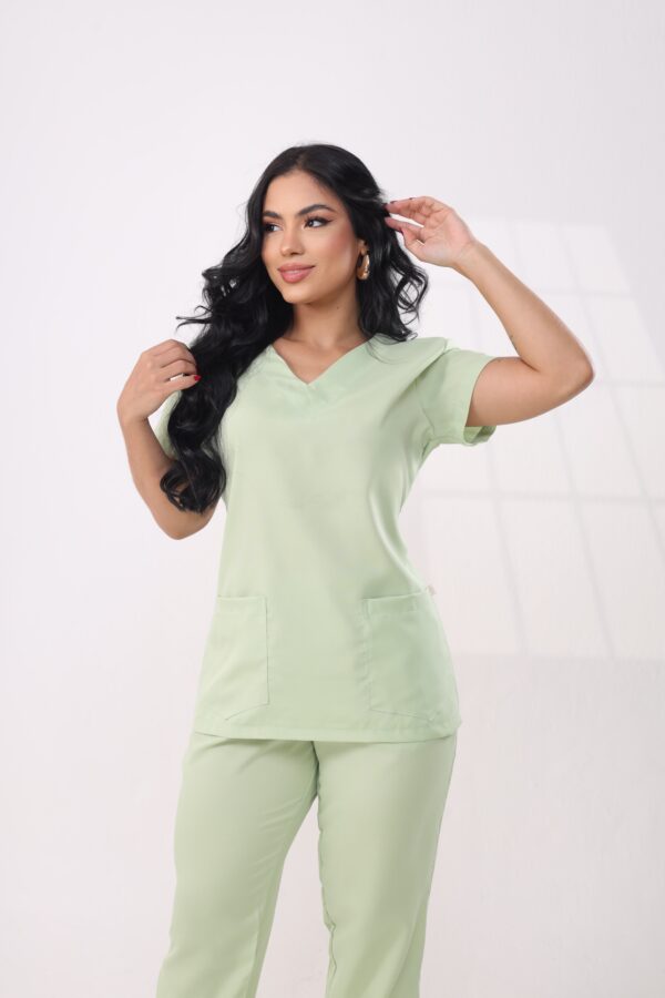 Scrub Liso Tradicional (Verde abacate) - Image 2