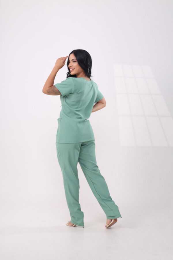 Scrub Liso Tadicional (Verde Pastel) - Image 2
