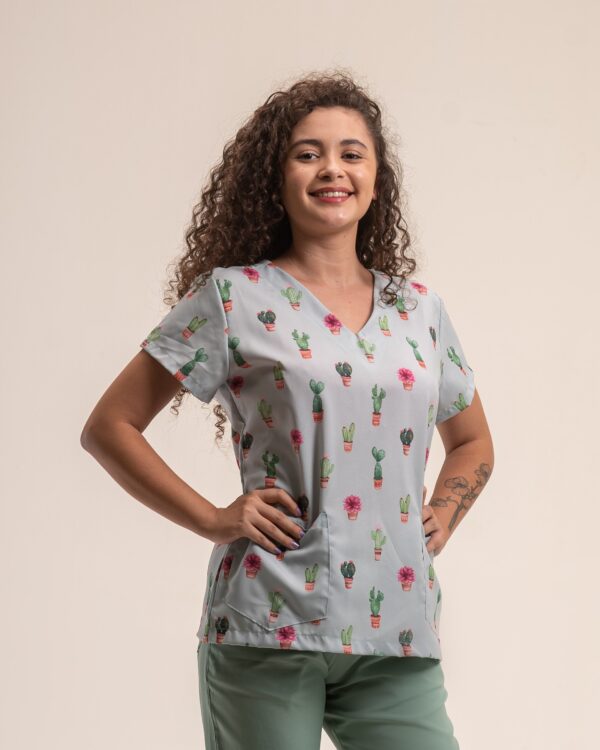 Scrub Cactos com flores